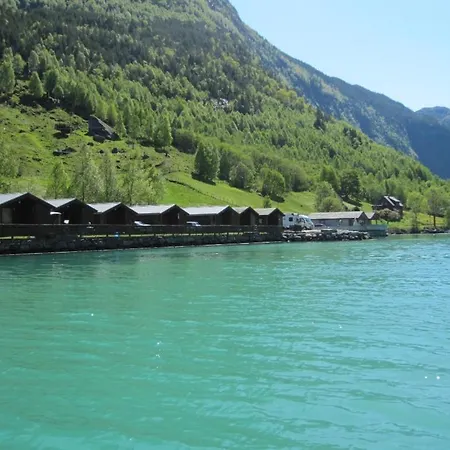 Nesheim & Resort *