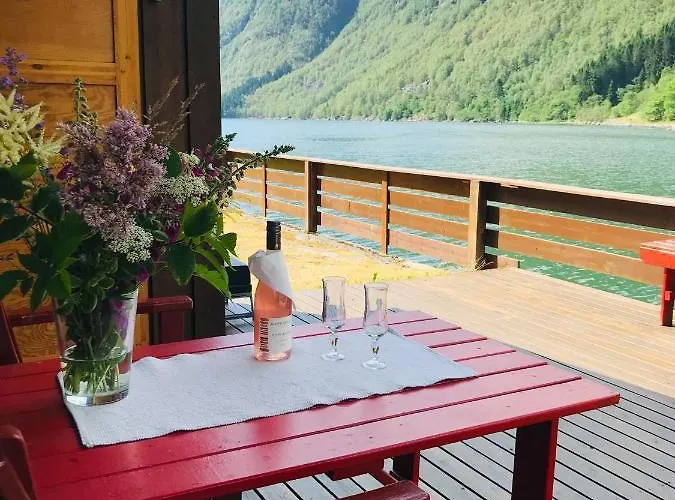 Nesheim & Resort Bjordal (Hoyanger)