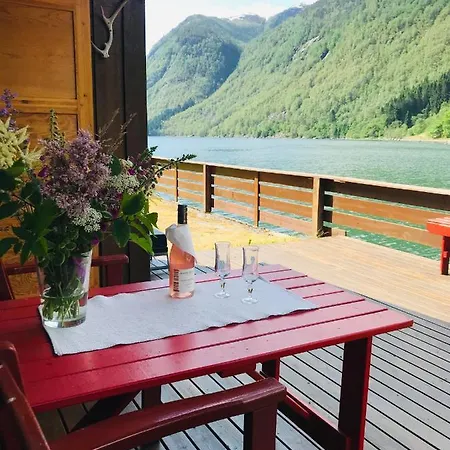 Nesheim & منتجع Bjordal (Hoyanger)