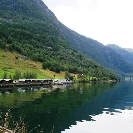 Nesheim & منتجع