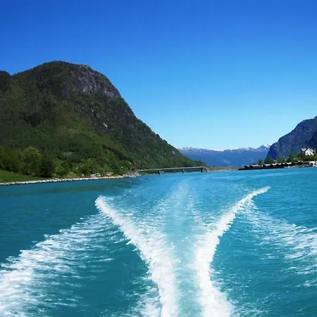 Nesheim & منتجع *